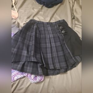 Hot topic asymmetrical skirt